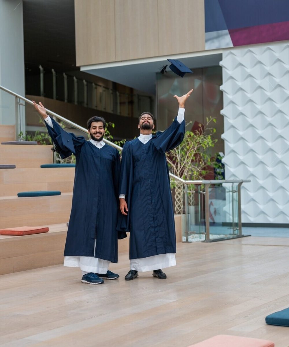 image-60657-two-saudi-arabian-gulf-students-wearing-abaya-graduation-c-search_large-transformed